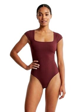 ⭐️ Burgundy Ribbed Scoop Neck Short Sleeve Bodysuit - PTP 18